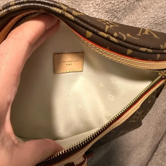 Louis Vuitton Brown and Tan Monogram Crossbody Bag - Picture 3 of 9